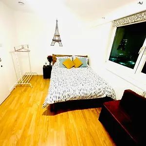 K Court , 18 Homestay